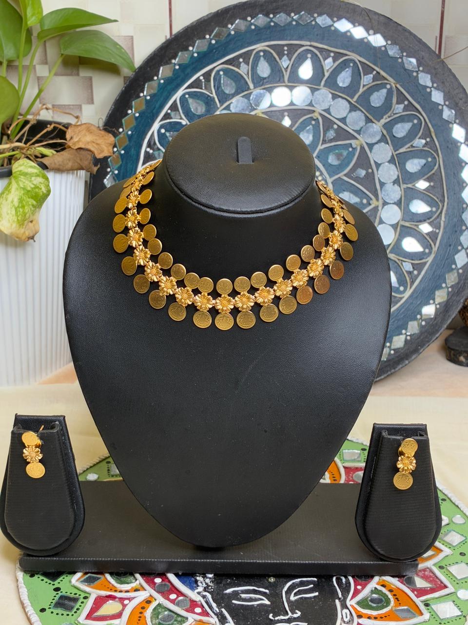 ✨💫New Arrivals|Coin Chocker and Flower combo with earrings ✨💫💫