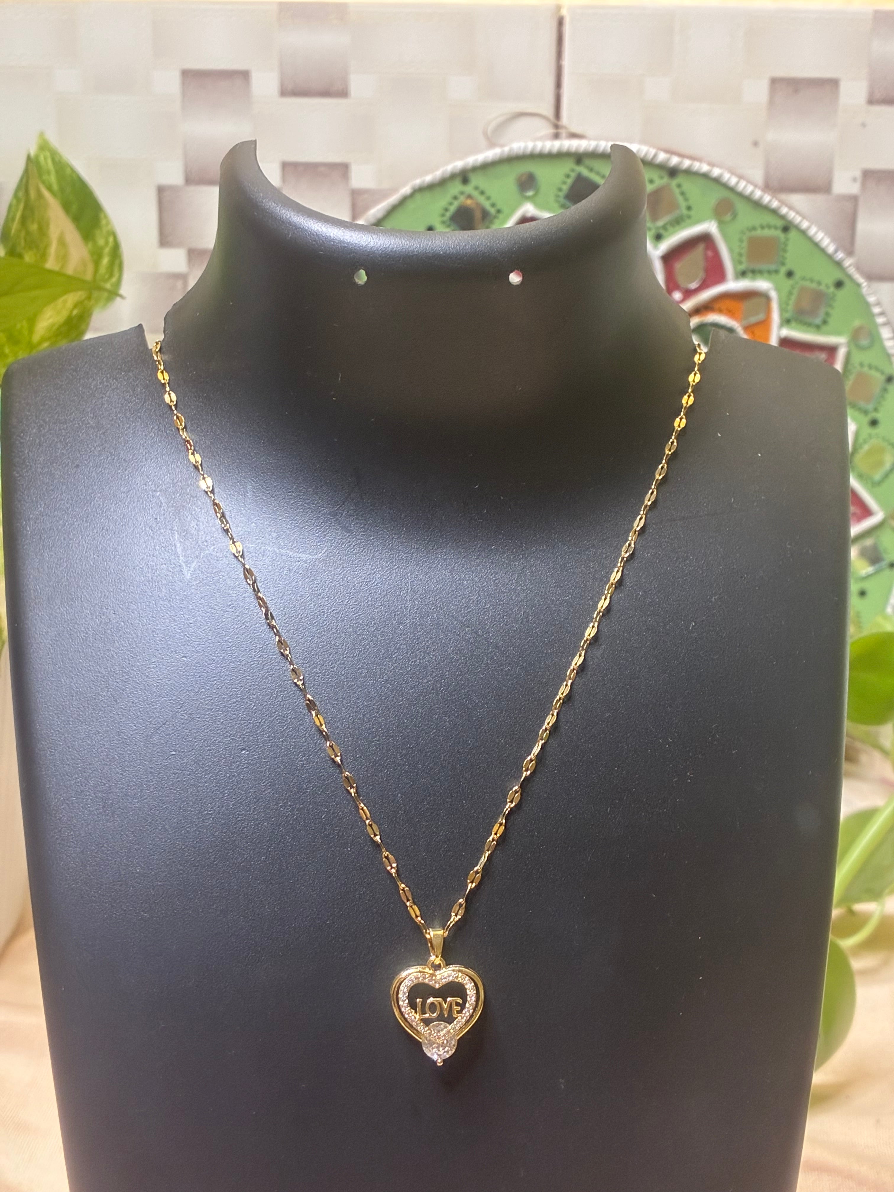 New Stock! Light Luxury Love heart Necklace!