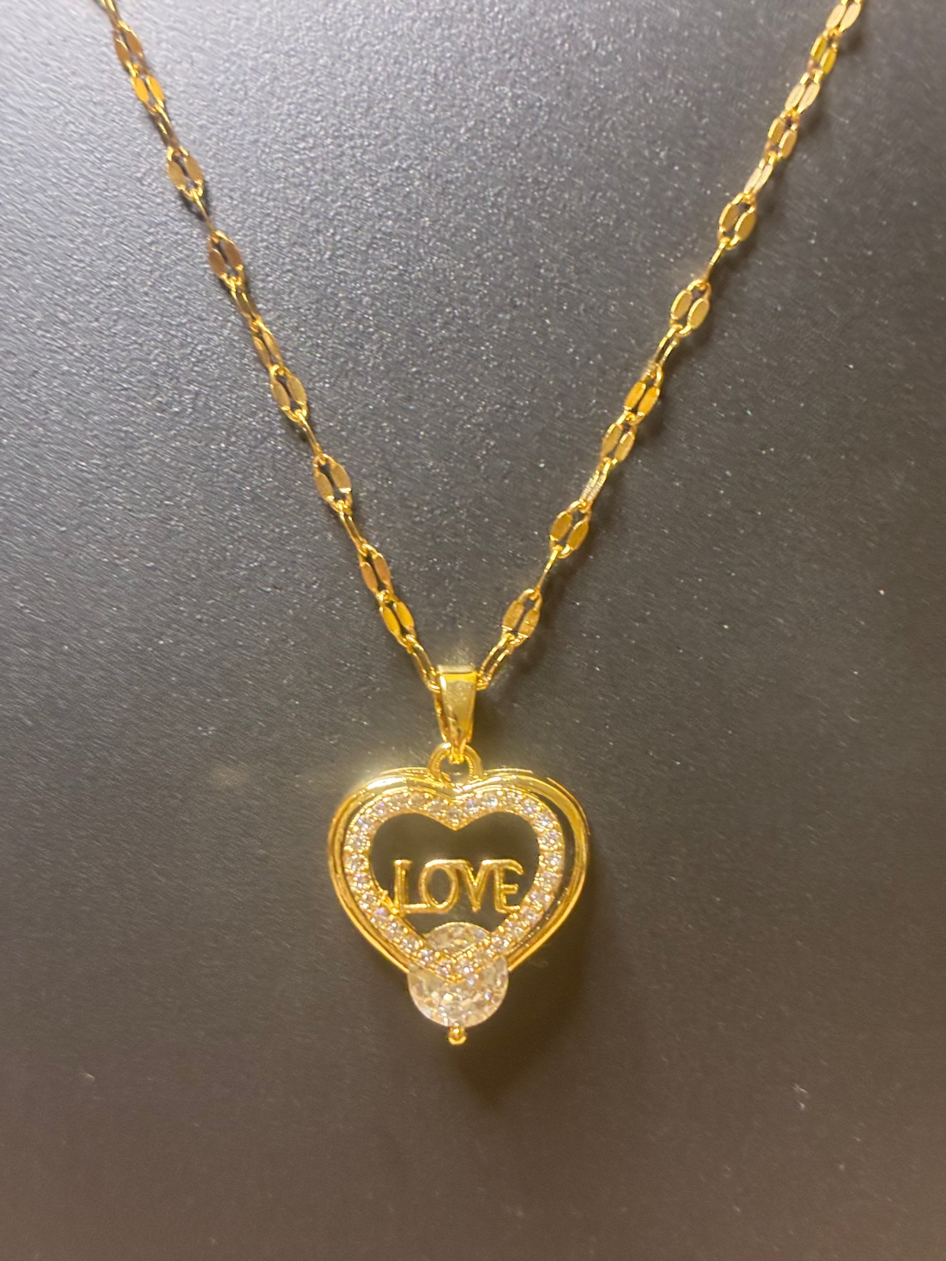 New Stock! Light Luxury Love heart Necklace!