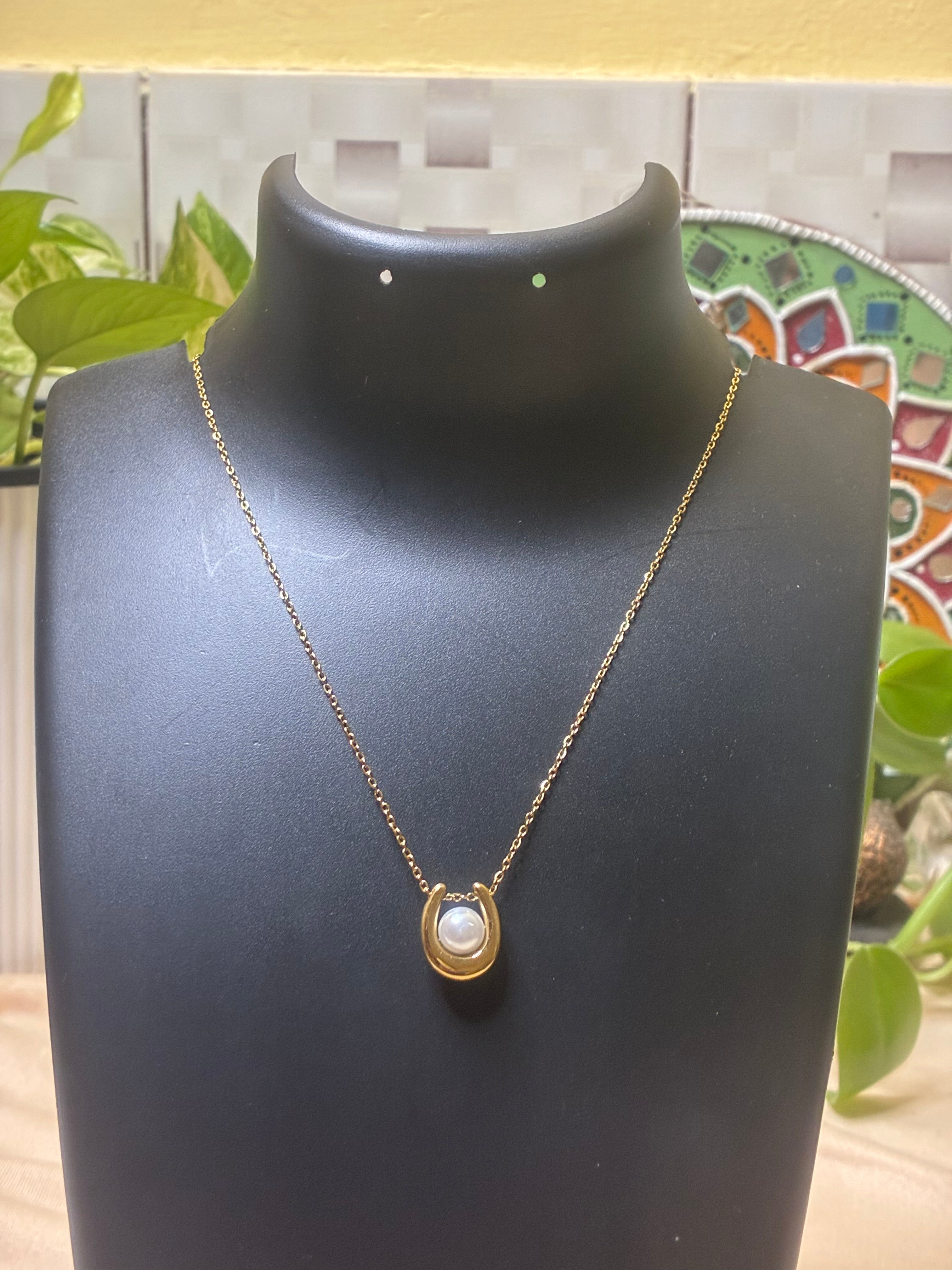 New Stock! U shaped pearl gold 18k anti tarnish necklace