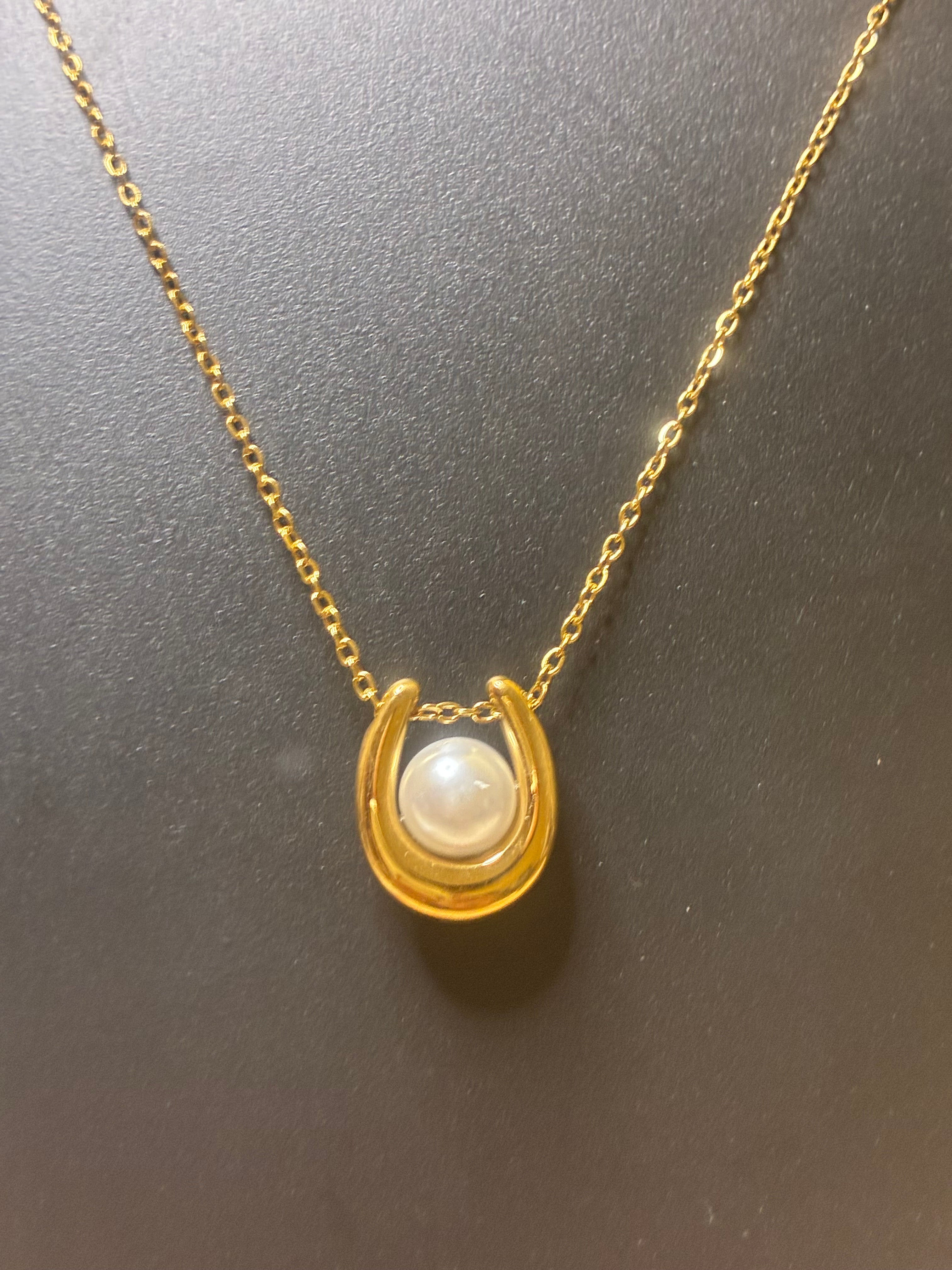 New Stock! U shaped pearl gold 18k anti tarnish necklace