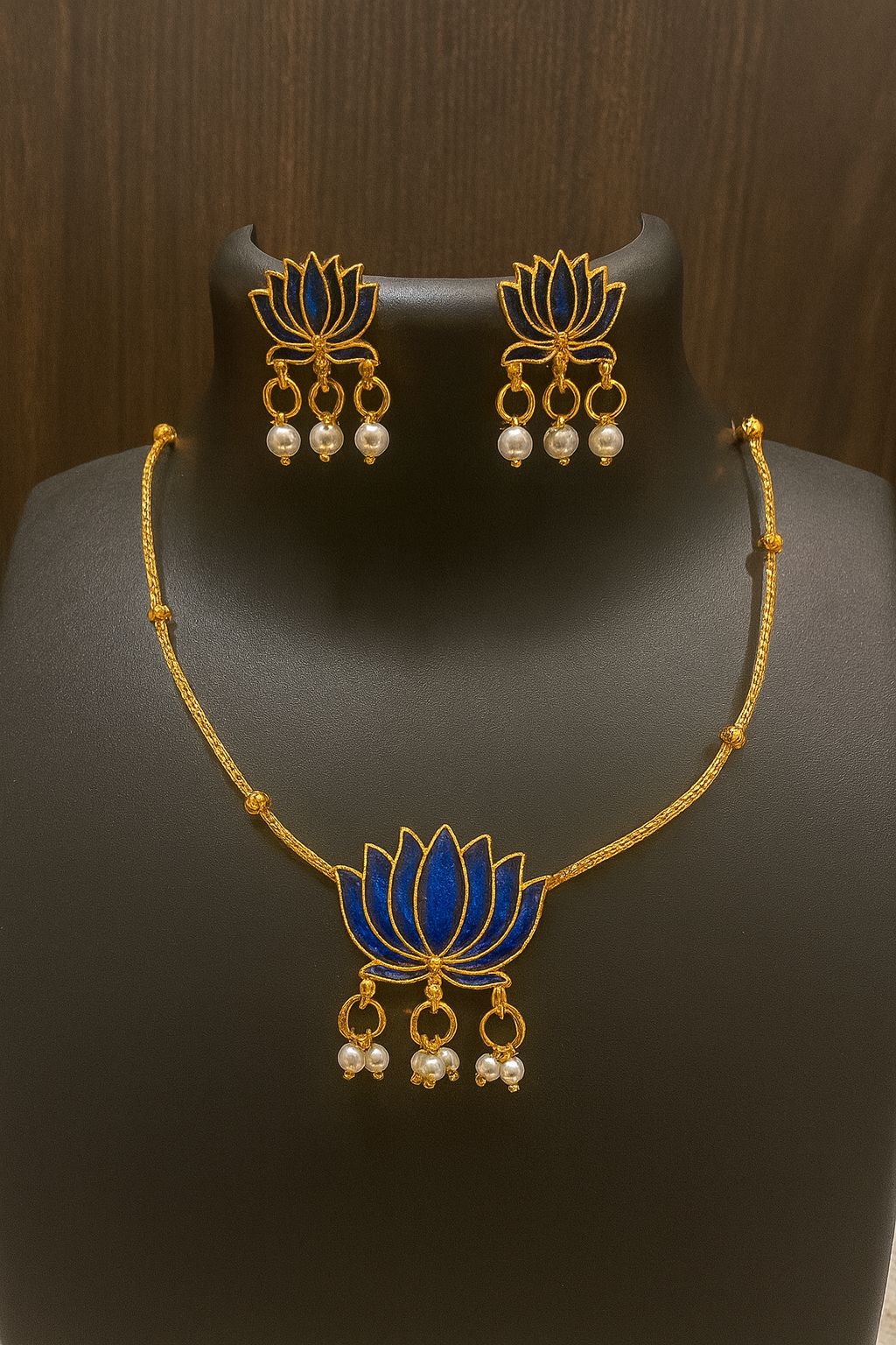 Royal Blue Lotus Necklace – Elegant Fusion of Tradition & Modern Art