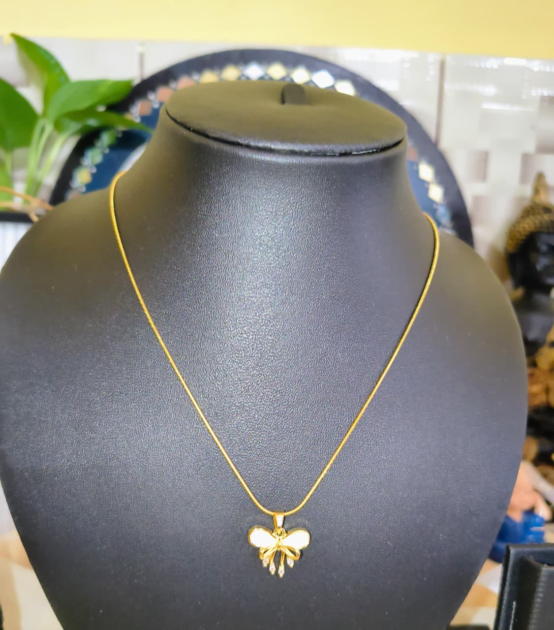 anti tarnish simple chain with white locket