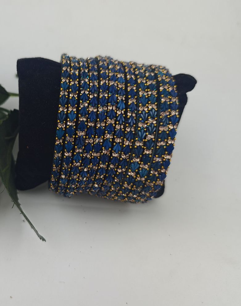 Leaf style kuppivala/Glass bangles