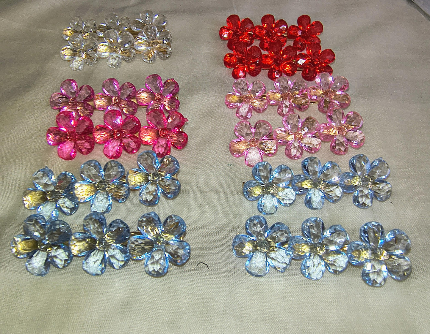 Finished and polished three stone alligator hair claws