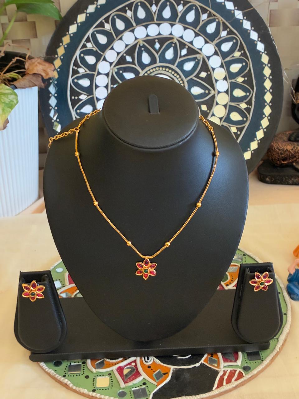 simple chain with meroon flower pendent and flower earrnings