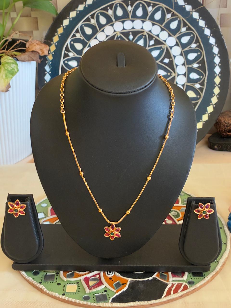 simple chain with meroon flower pendent and flower earrnings