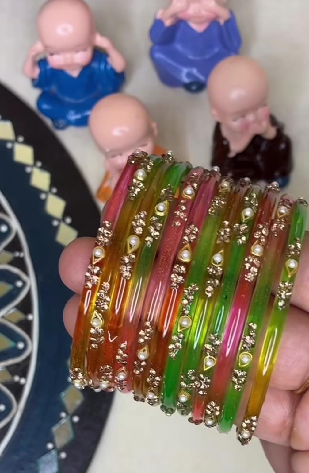 Stone designed unique glass bangles/kuppivala