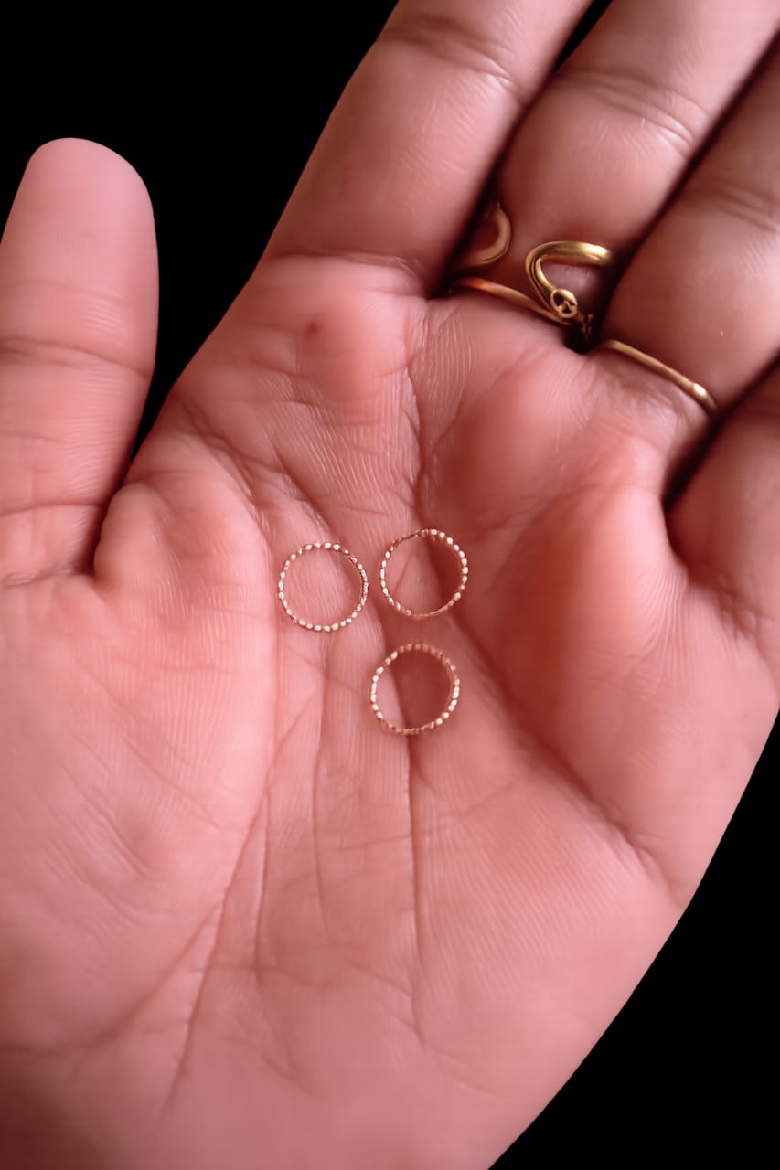 Rose gold finishing ring nose pin