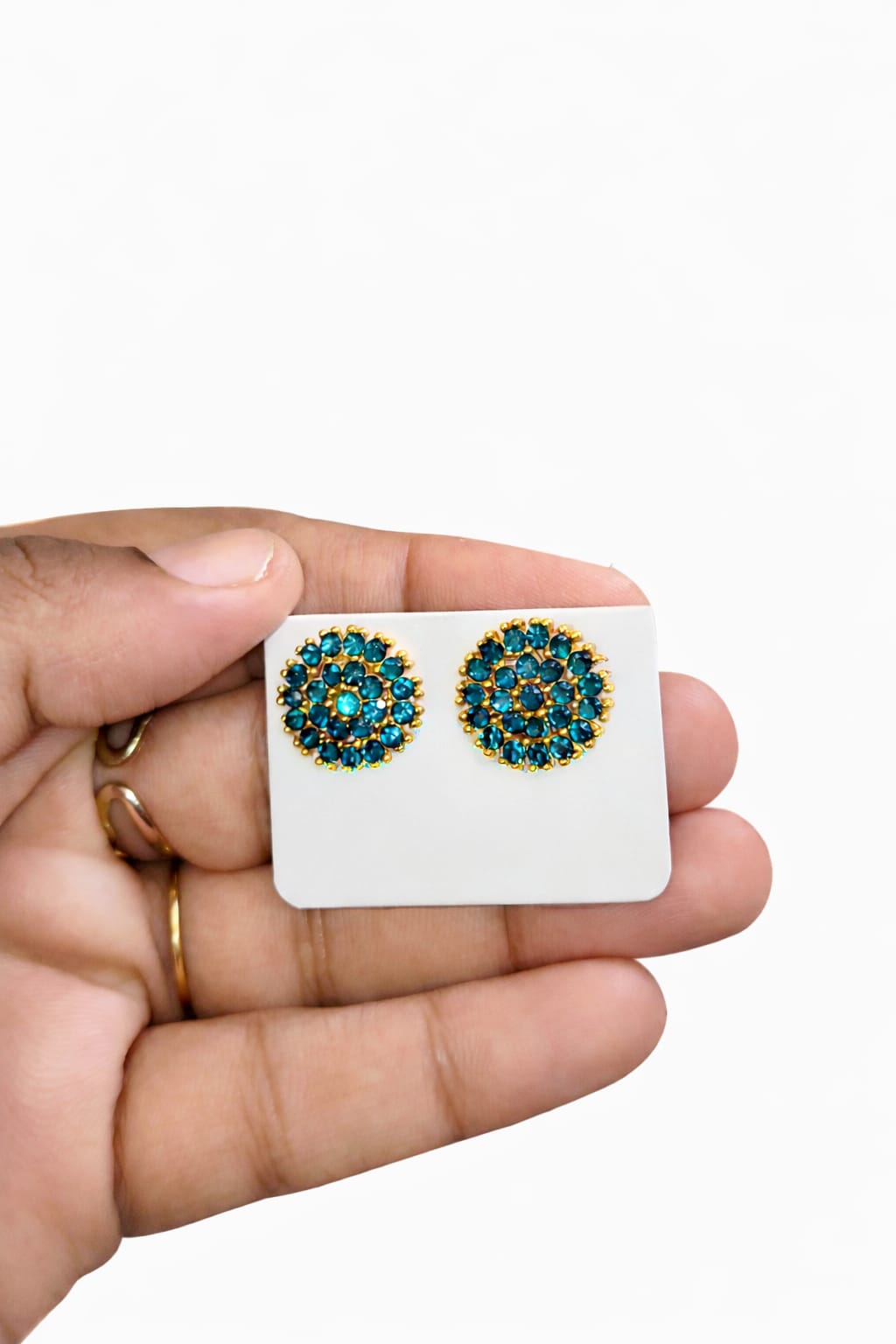 Simple stone stud for women