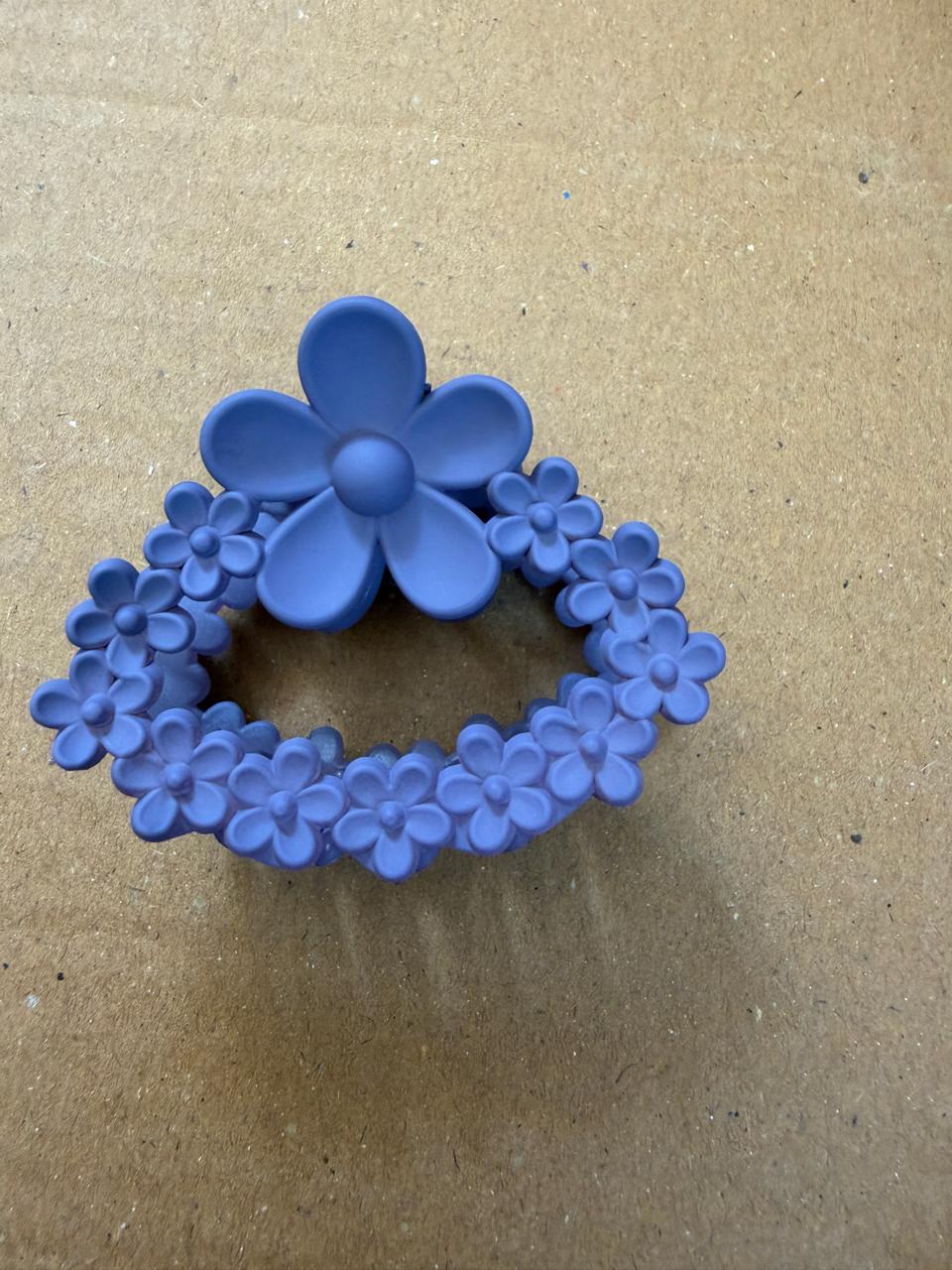 Unique flower designed flower claws