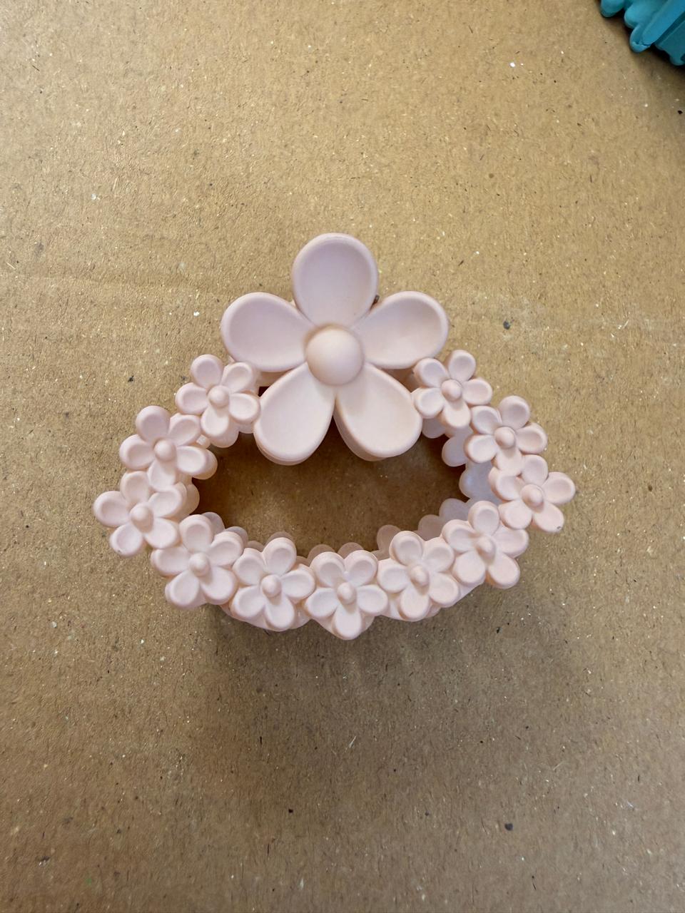 Unique flower designed flower claws