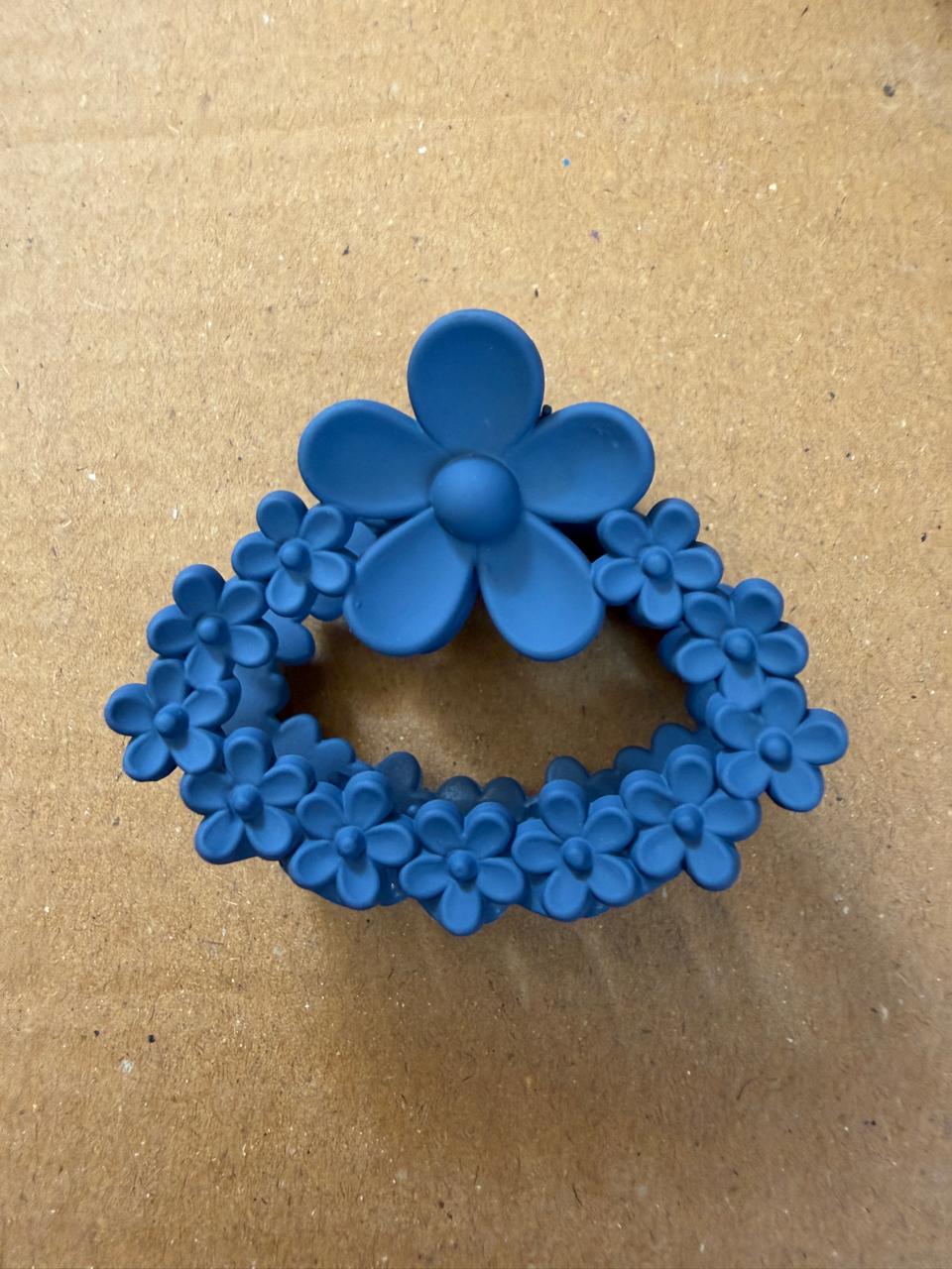 Unique flower designed flower claws
