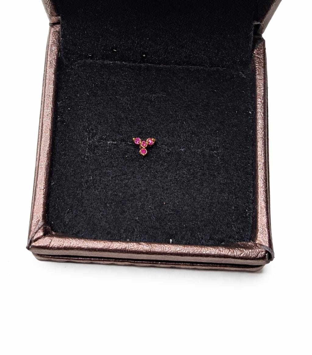 Three leaf designed simple stone nose pin available in gold covering