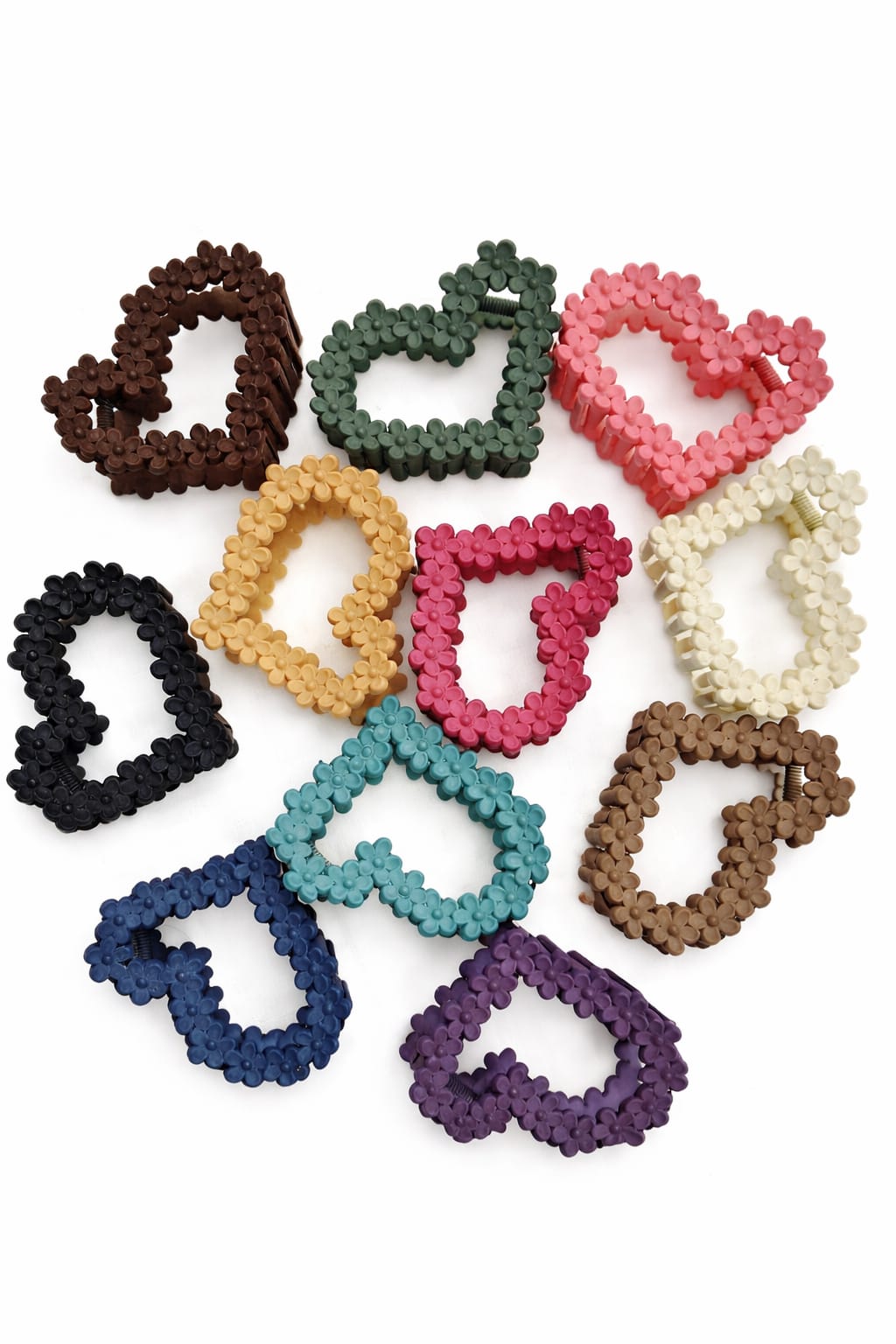 Tiny flower arranged heart shaped clutches