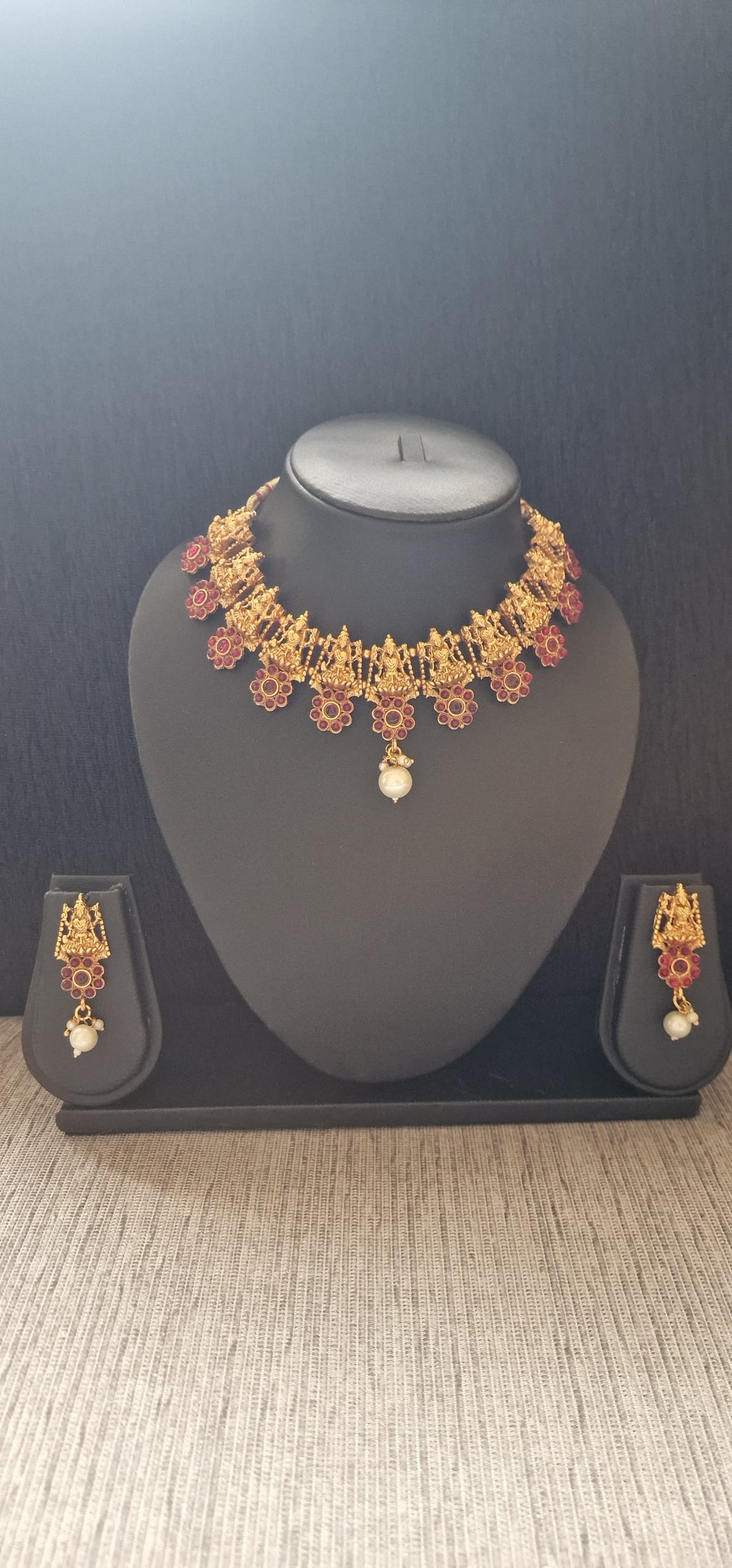 saraswati motif flower chocker with flower hanging earrnings