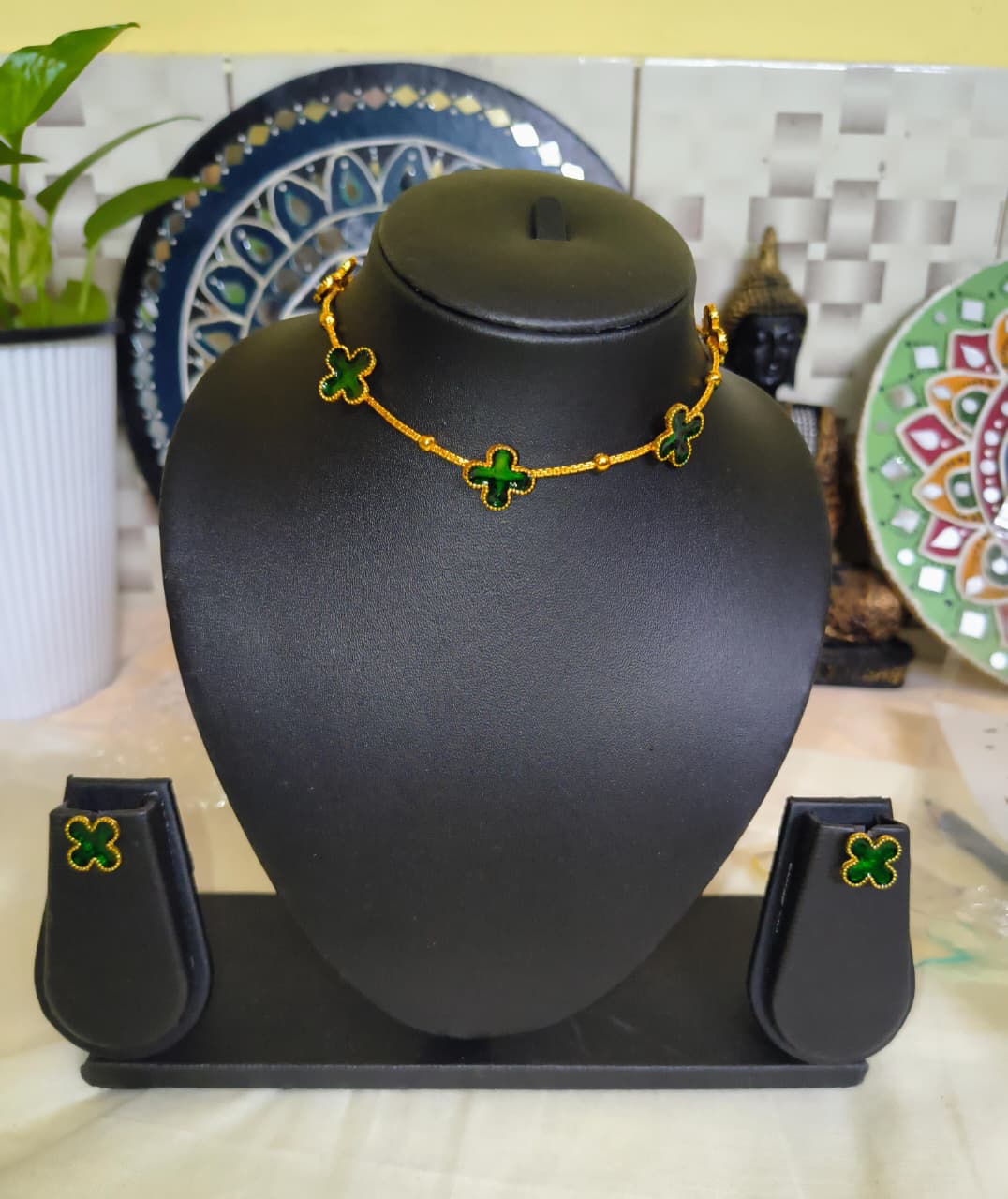 Partywear, traditional touch invisible designed chocker