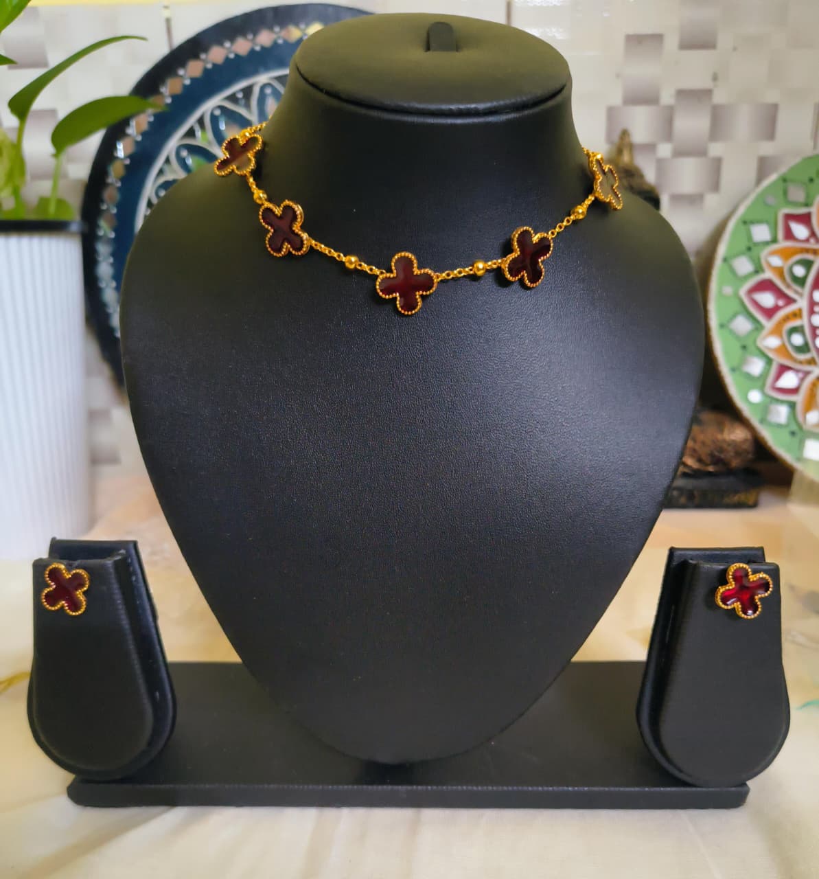 Partywear, traditional touch invisible designed chocker