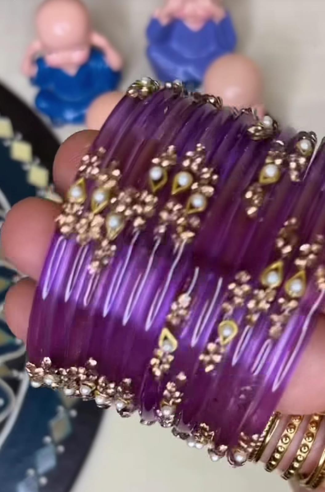 Stone designed unique glass bangles/kuppivala