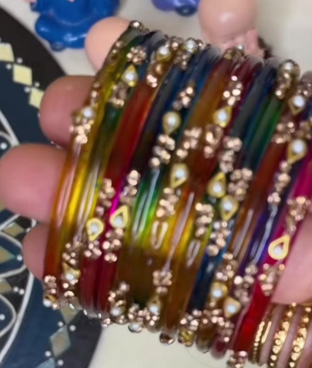 Stone designed unique glass bangles/kuppivala