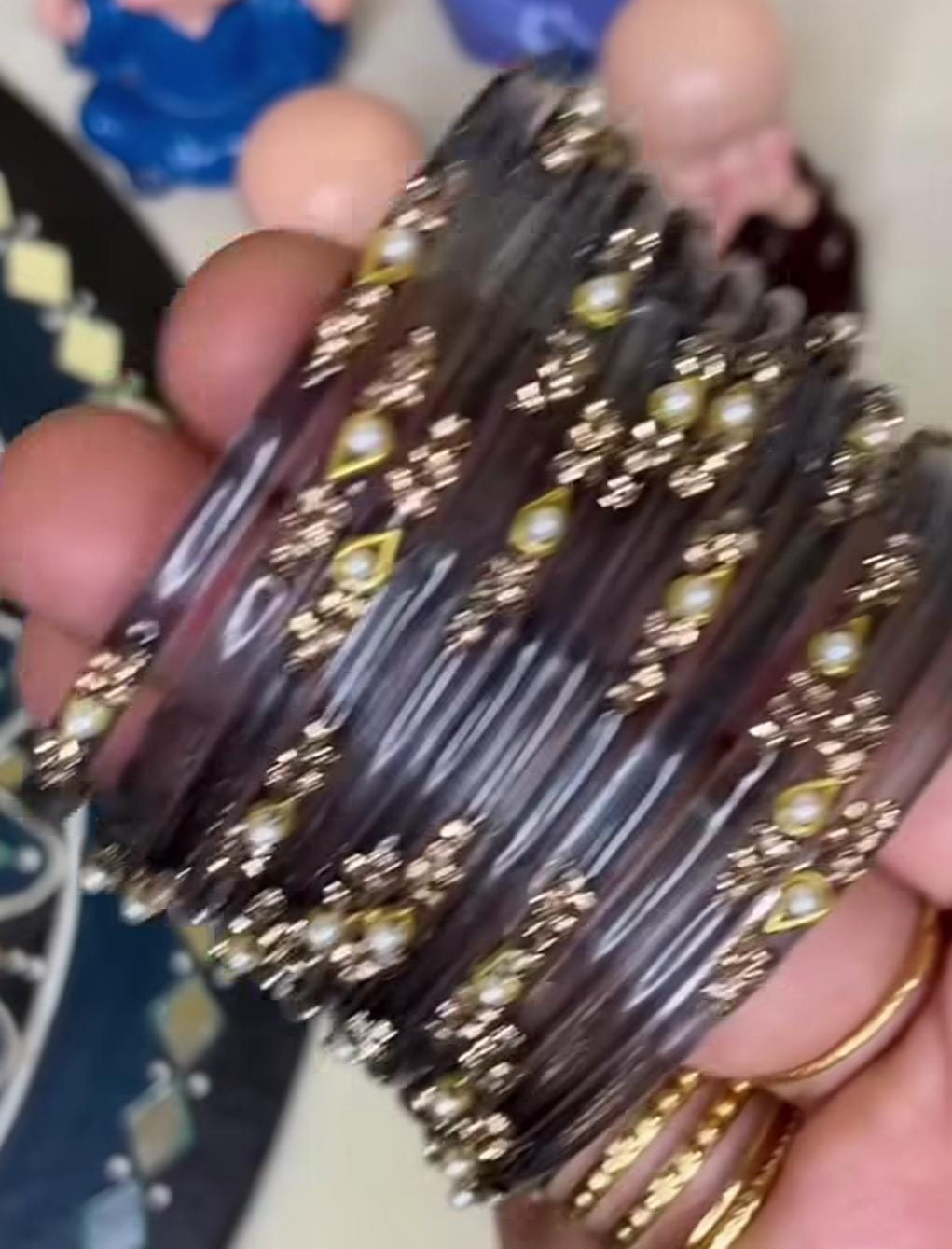 Stone designed unique glass bangles/kuppivala