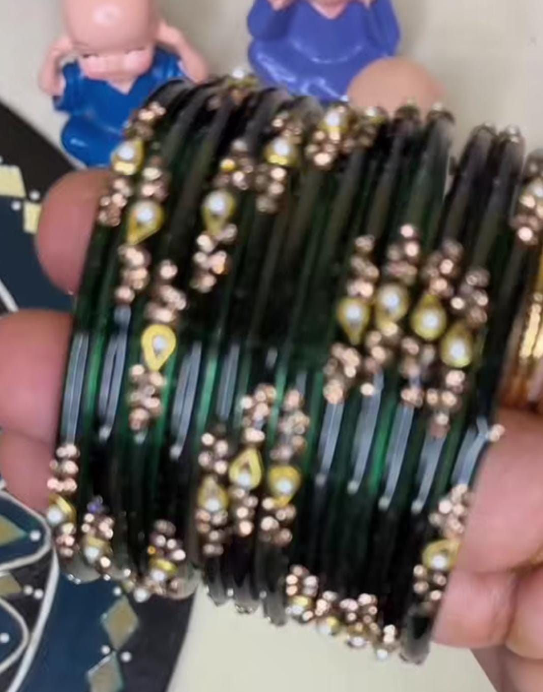 Stone designed unique glass bangles/kuppivala