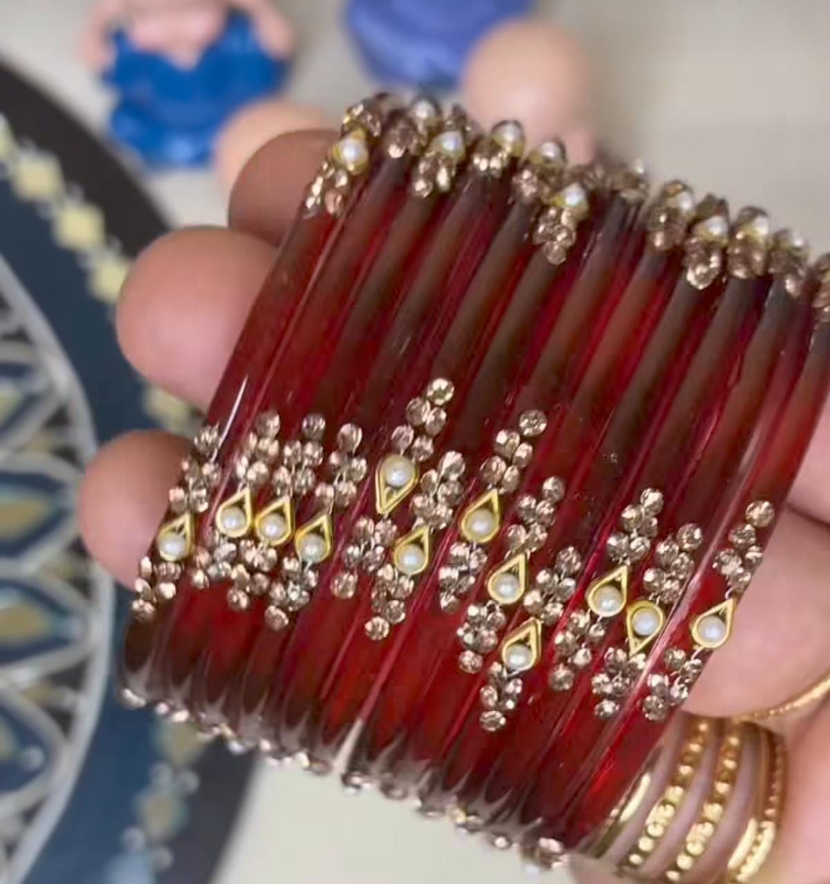 Stone designed unique glass bangles/kuppivala