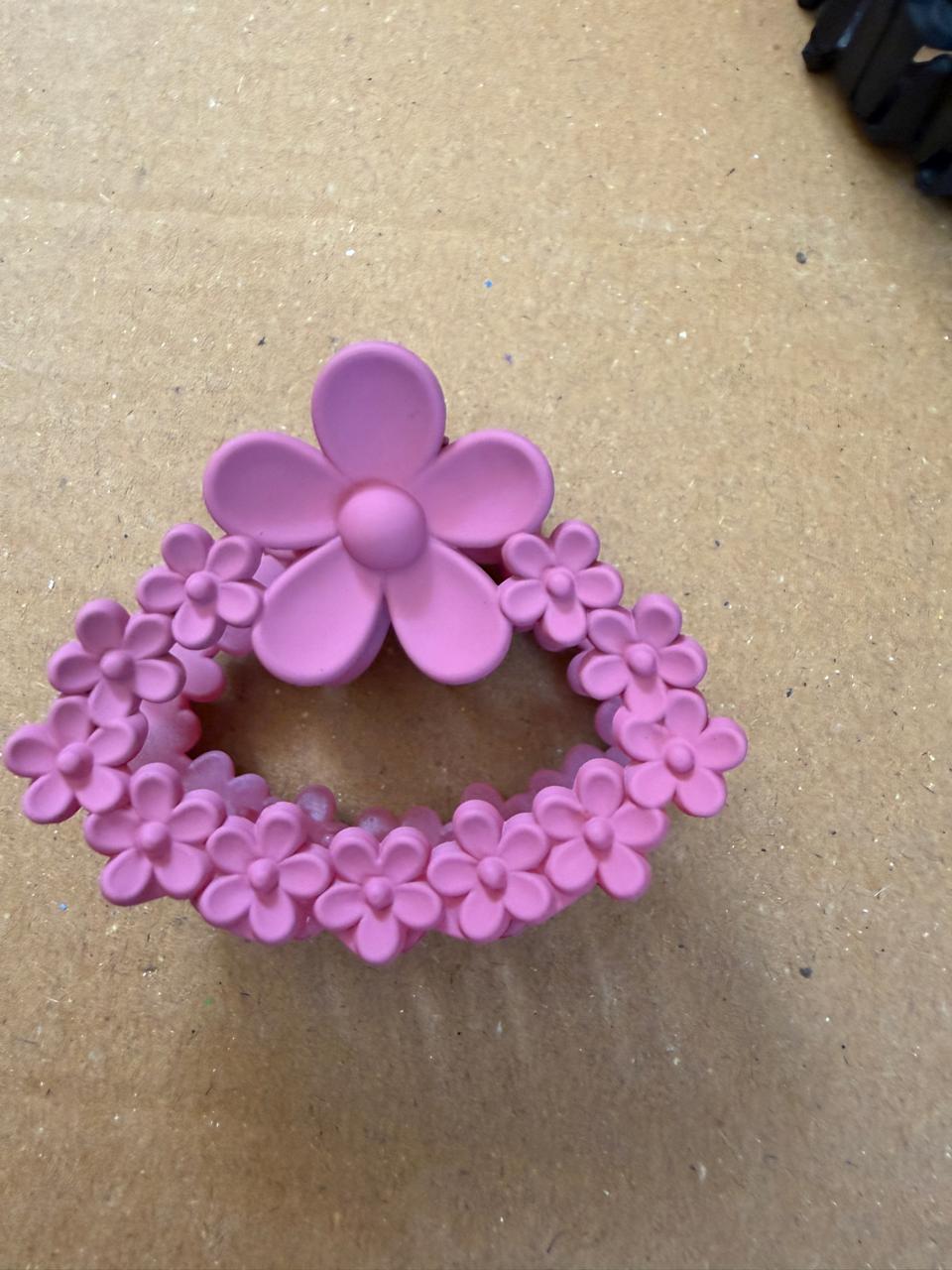 Unique flower designed flower claws