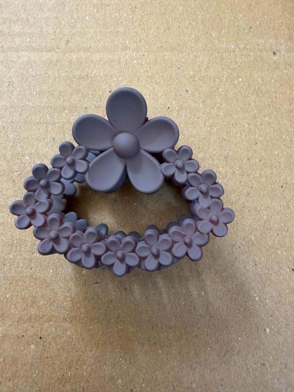 Unique flower designed flower claws