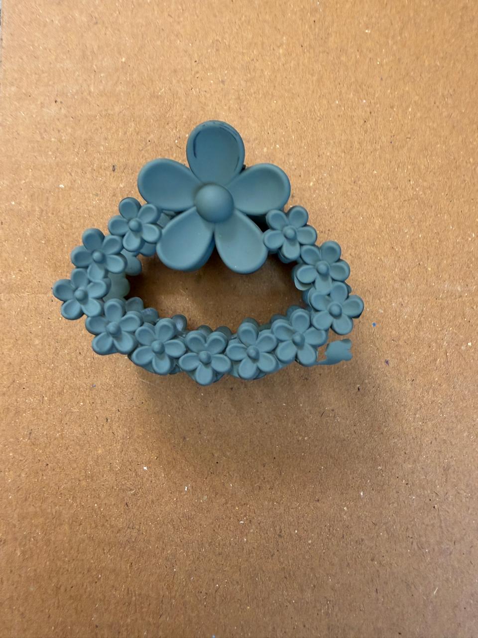 Unique flower designed flower claws