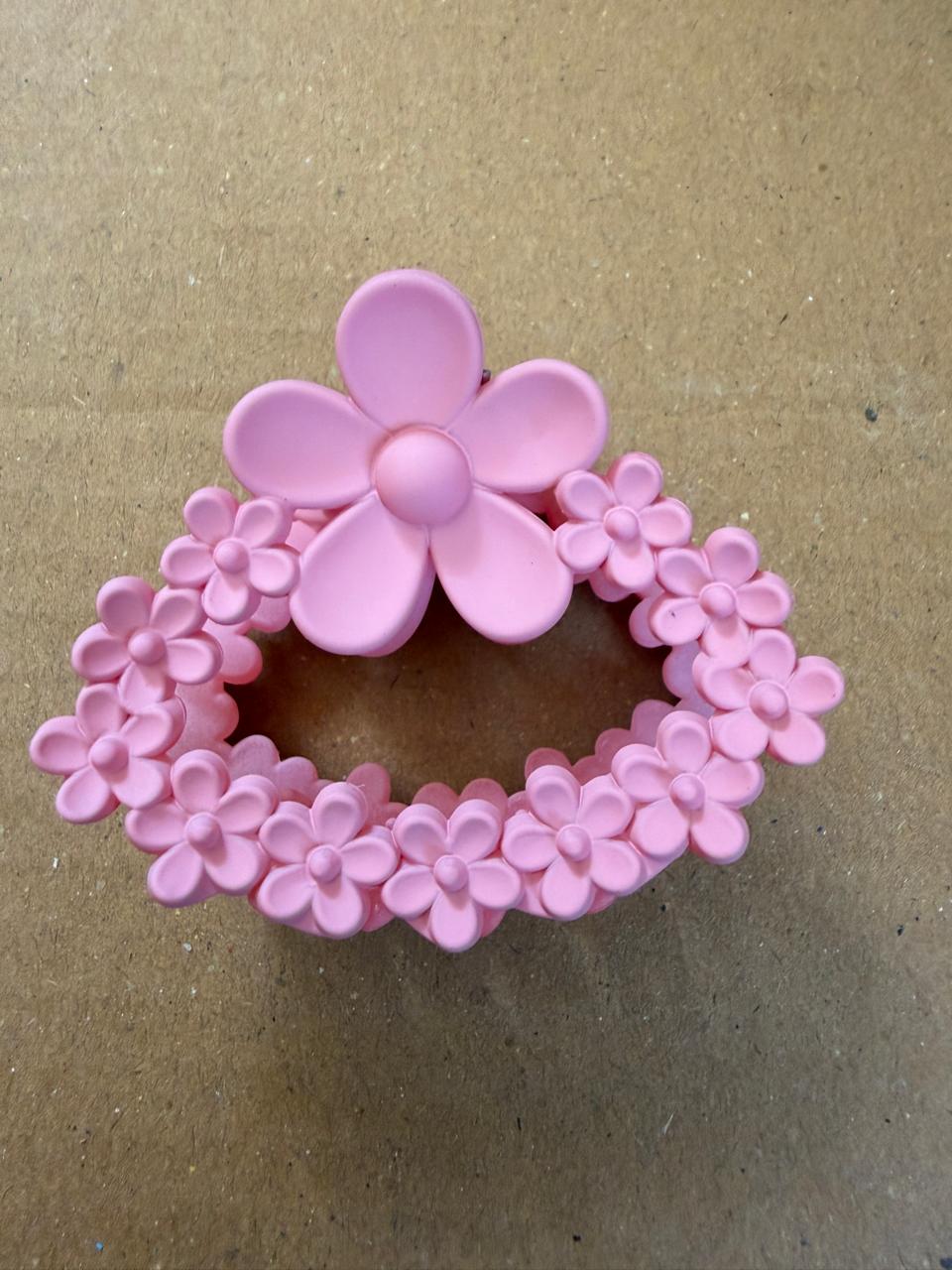 Unique flower designed flower claws
