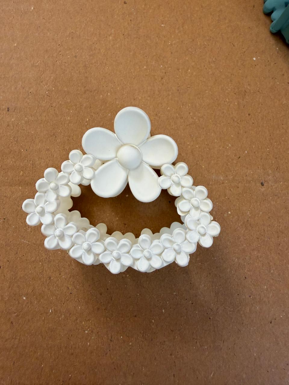 Unique flower designed flower claws