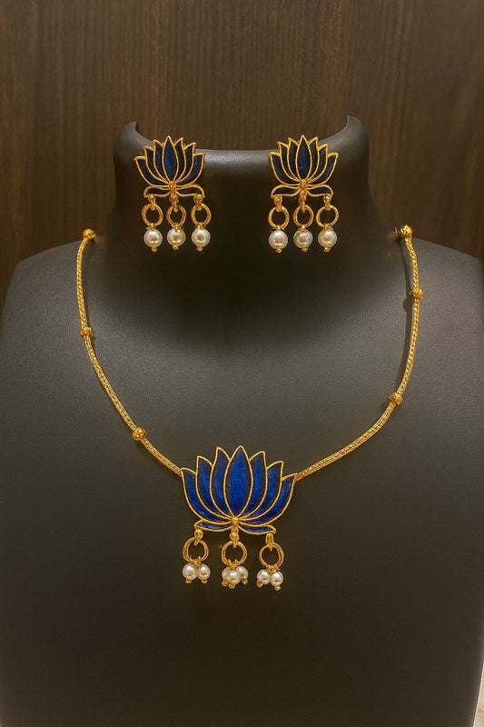 Trending Simple single pendant Lotus chain with earrings|