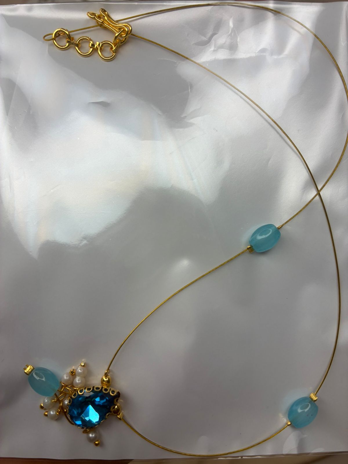 INVISIBLE Chain with Beads and Blue colour Pendent